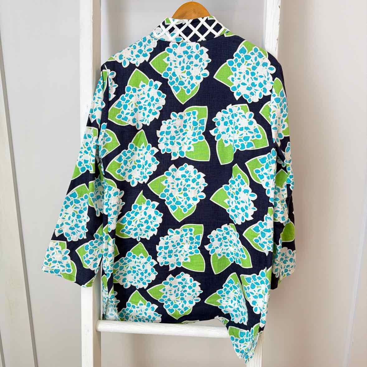 STS Size Medium Shirt