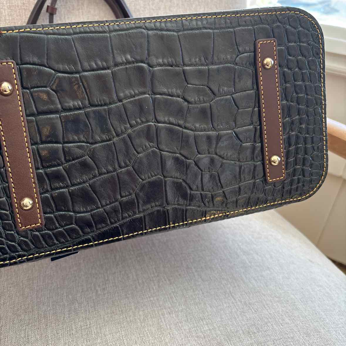 Dooney & Bourke Size O/S Purse