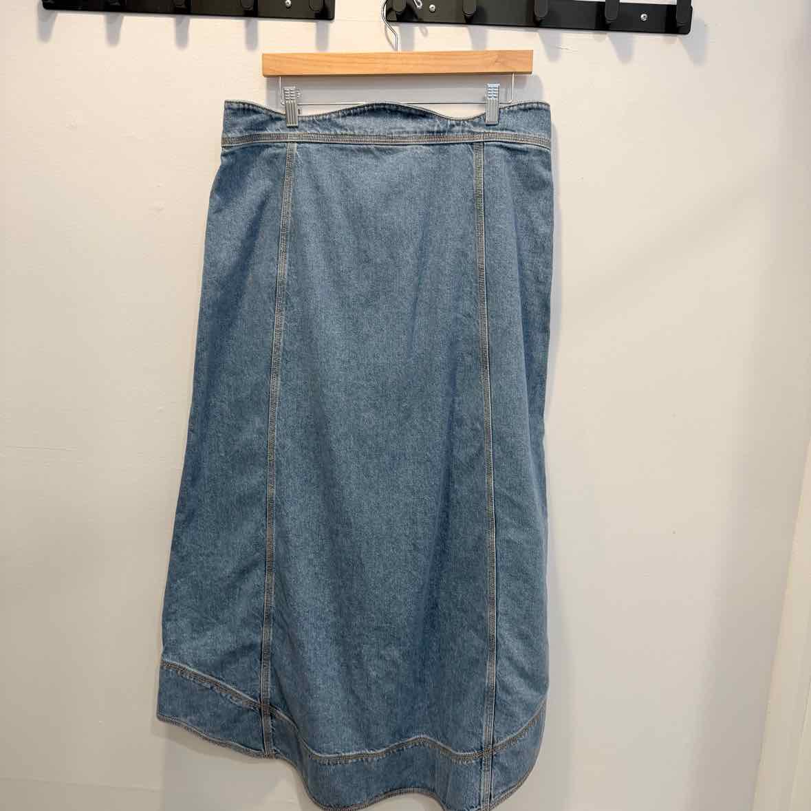 FARM rio Size 32 Skirt