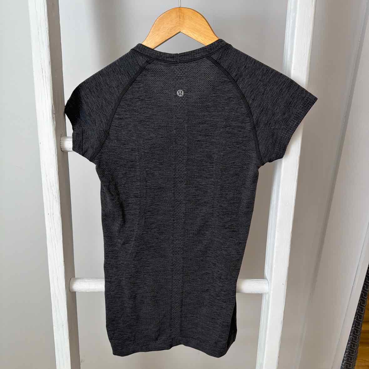 Lululemon Size 4 Shirt