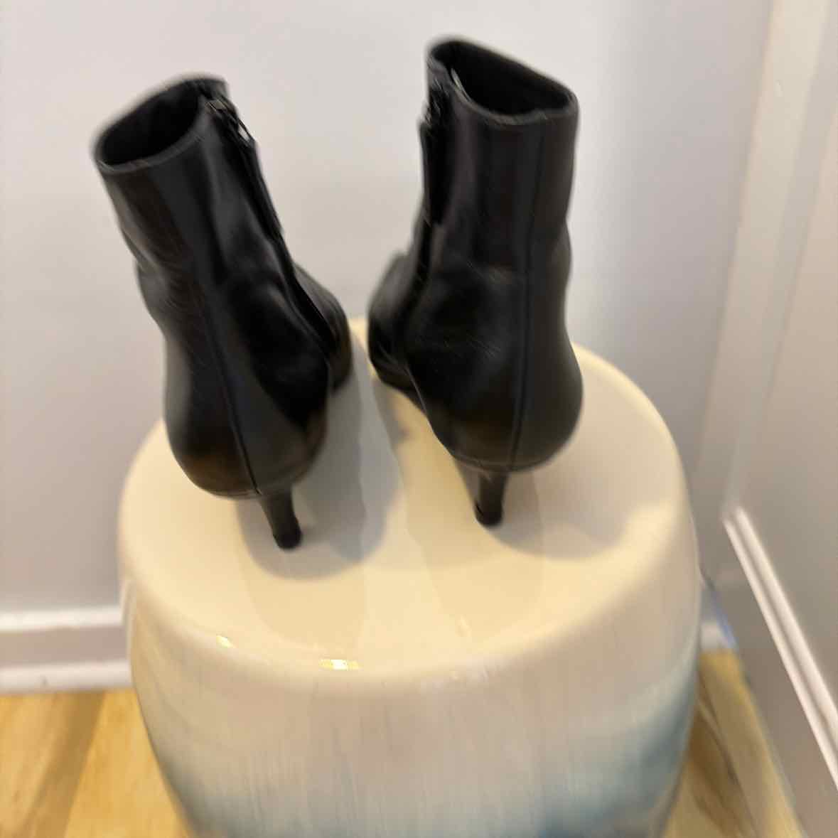 Reformation Size 9 Boots