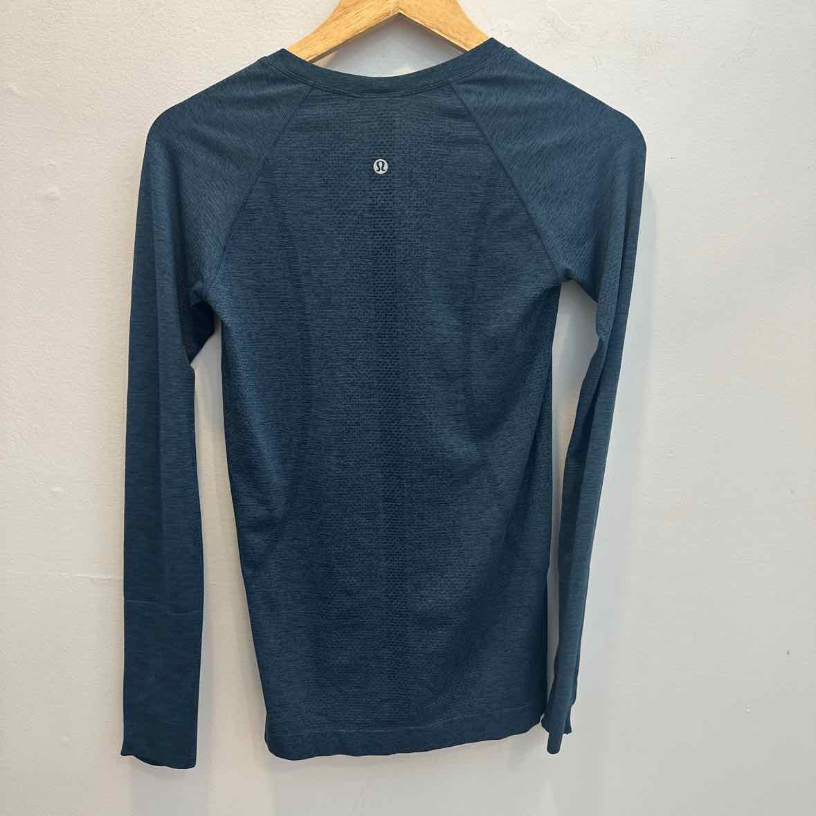 Lululemon Size 6 Shirt