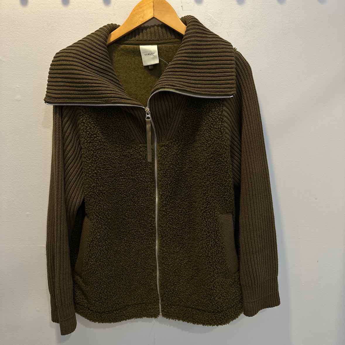 Varley Size Medium Sweater