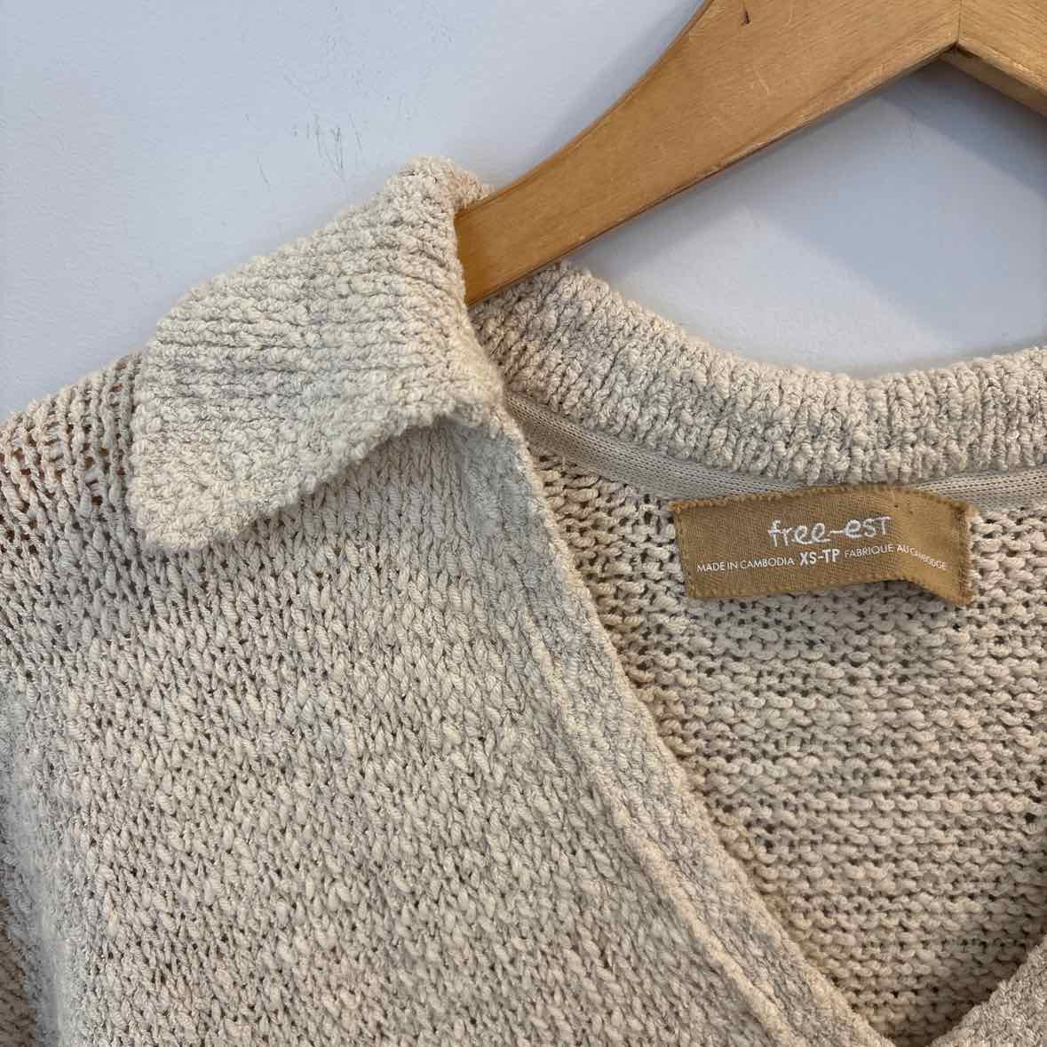 Free-est Size XS Sweater