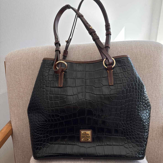 Dooney & Bourke Size O/S Purse