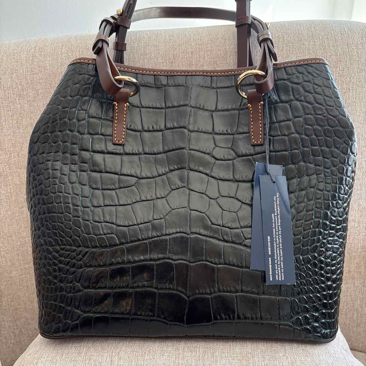 Dooney & Bourke Size O/S Purse