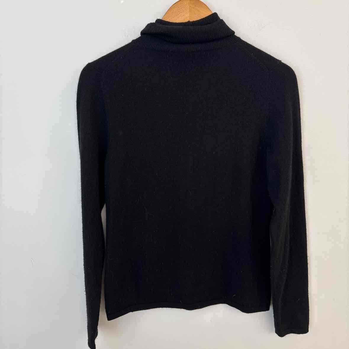 Saks Fifth Avenue Size Medium Sweater