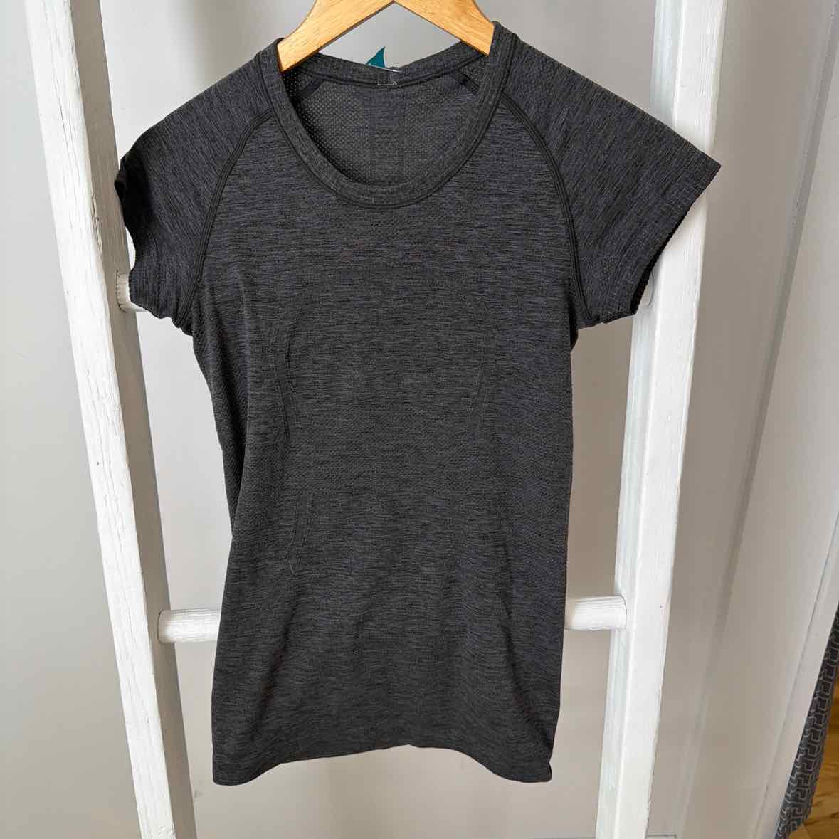 Lululemon Size 4 Shirt