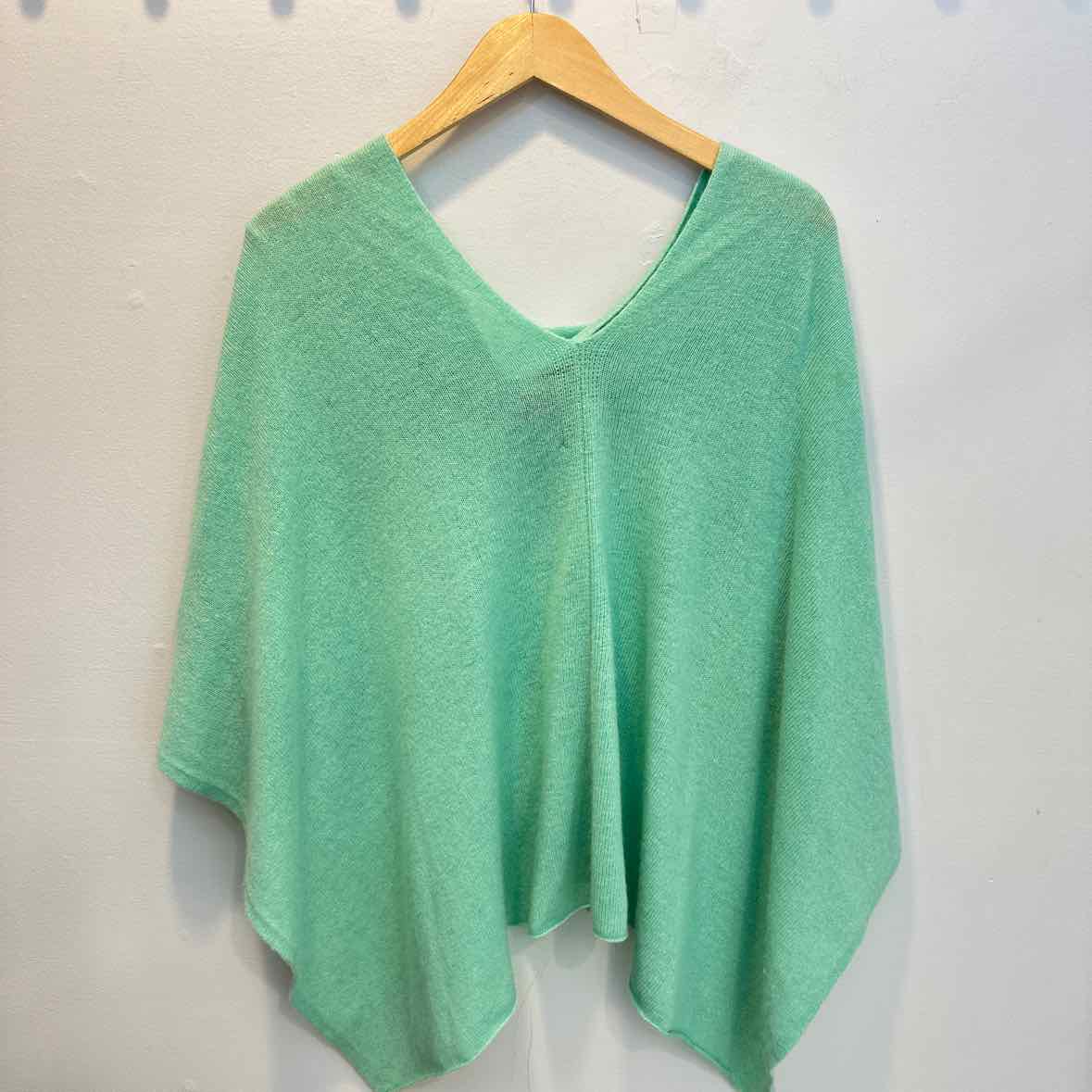 Claudia Nichole Size O/S Sweater