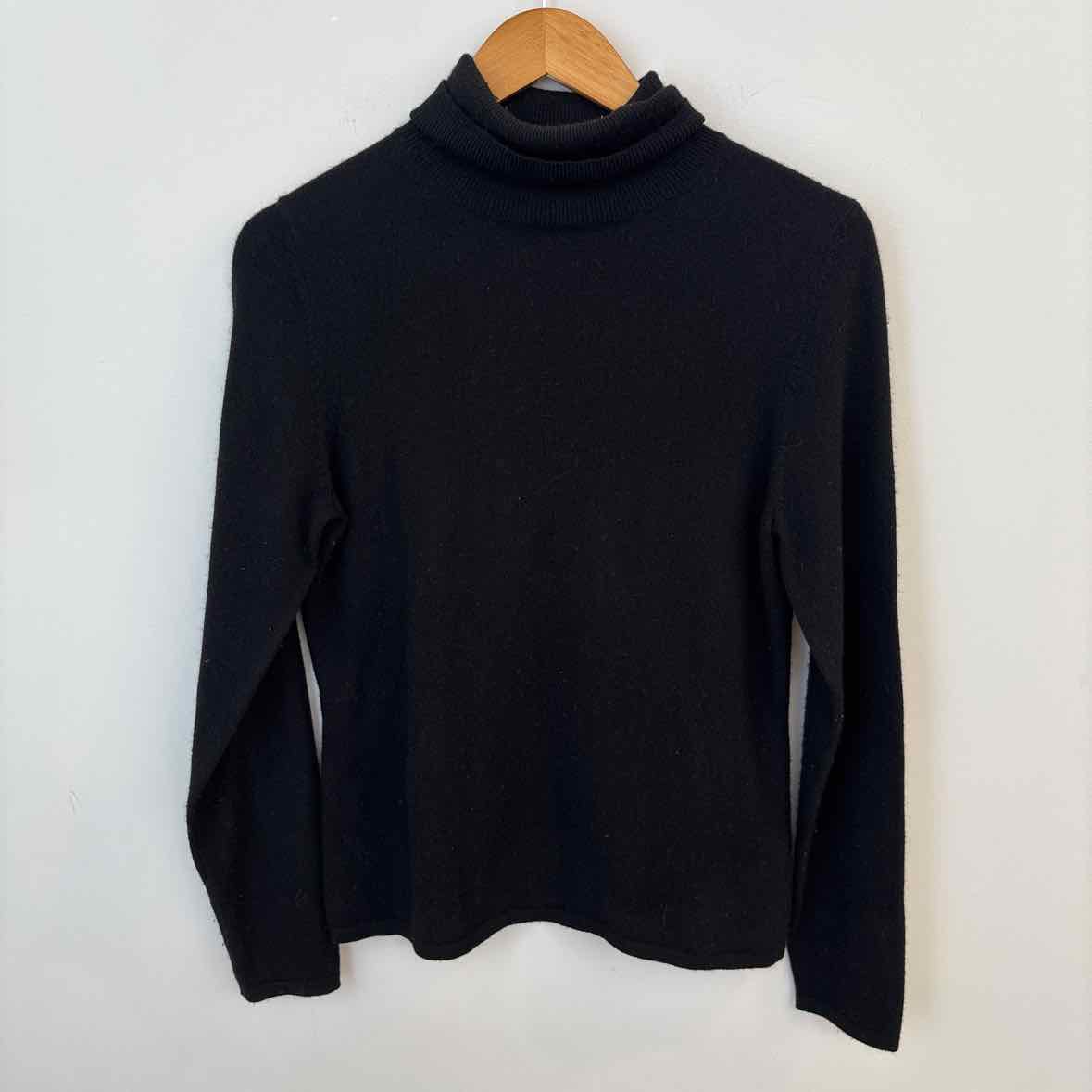 Saks Fifth Avenue Size Medium Sweater