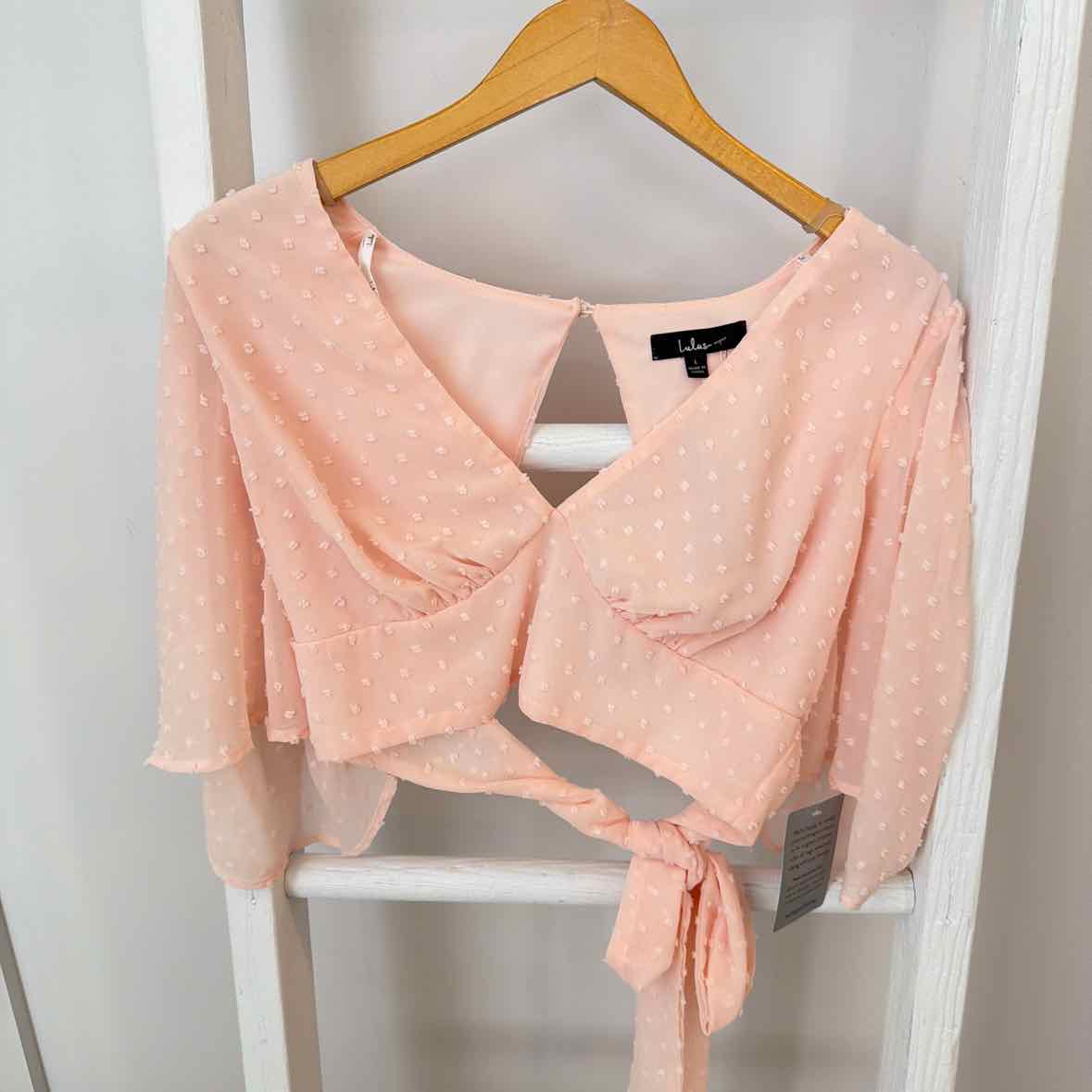 LuLu's Size Large Shirt