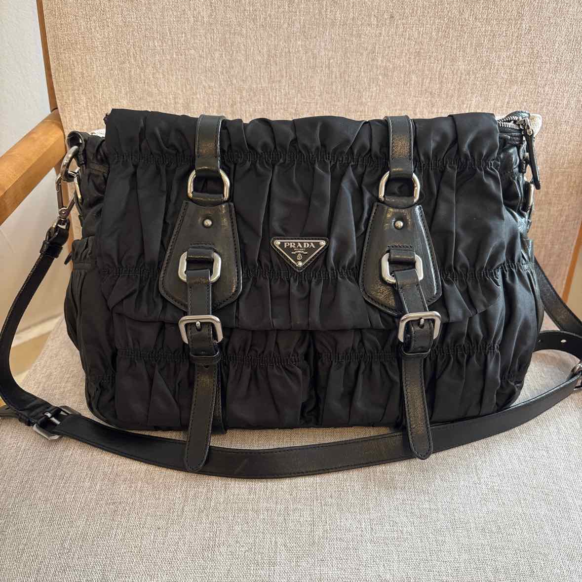 Prada Size O/S Purse