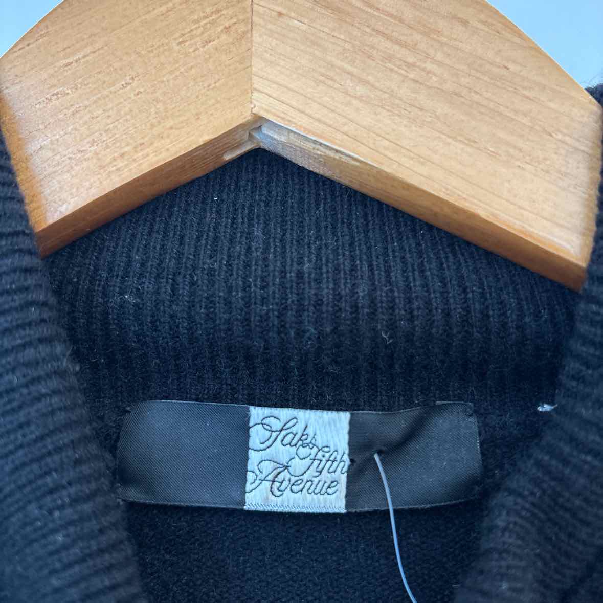 Saks Fifth Avenue Size Medium Sweater