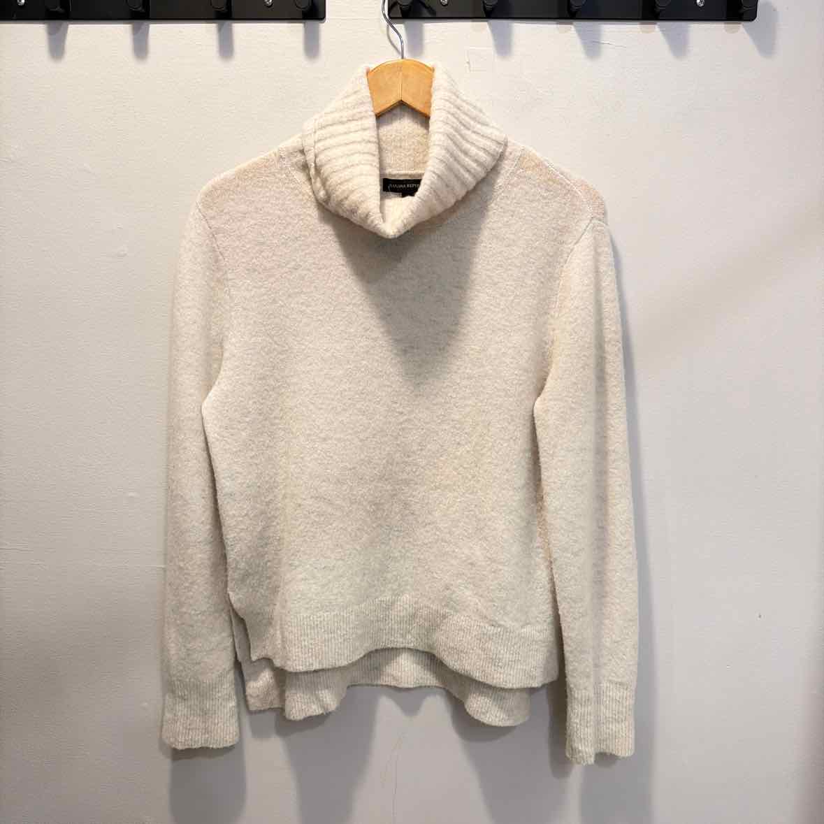 Banana Republic Size Small Sweater