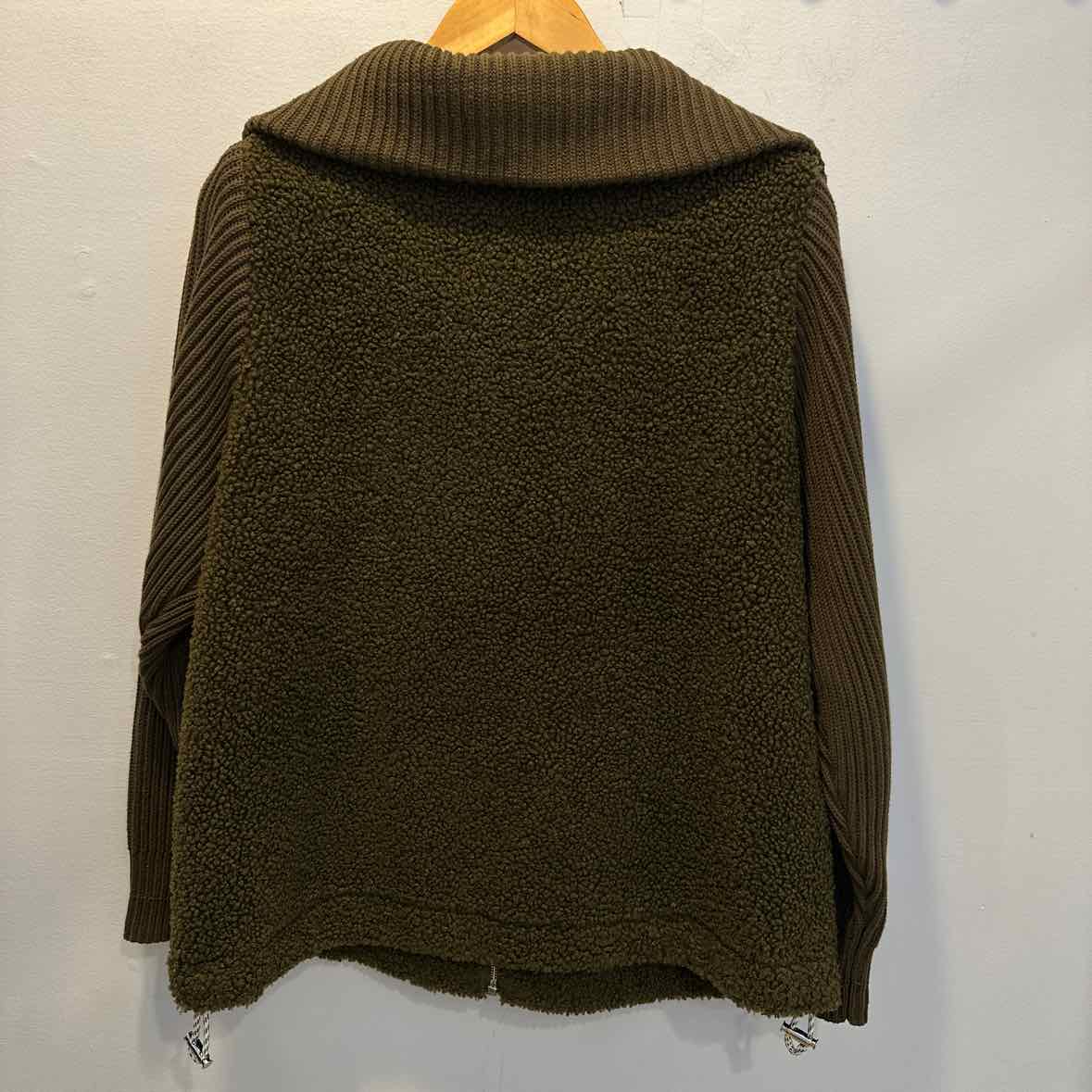 Varley Size Medium Sweater