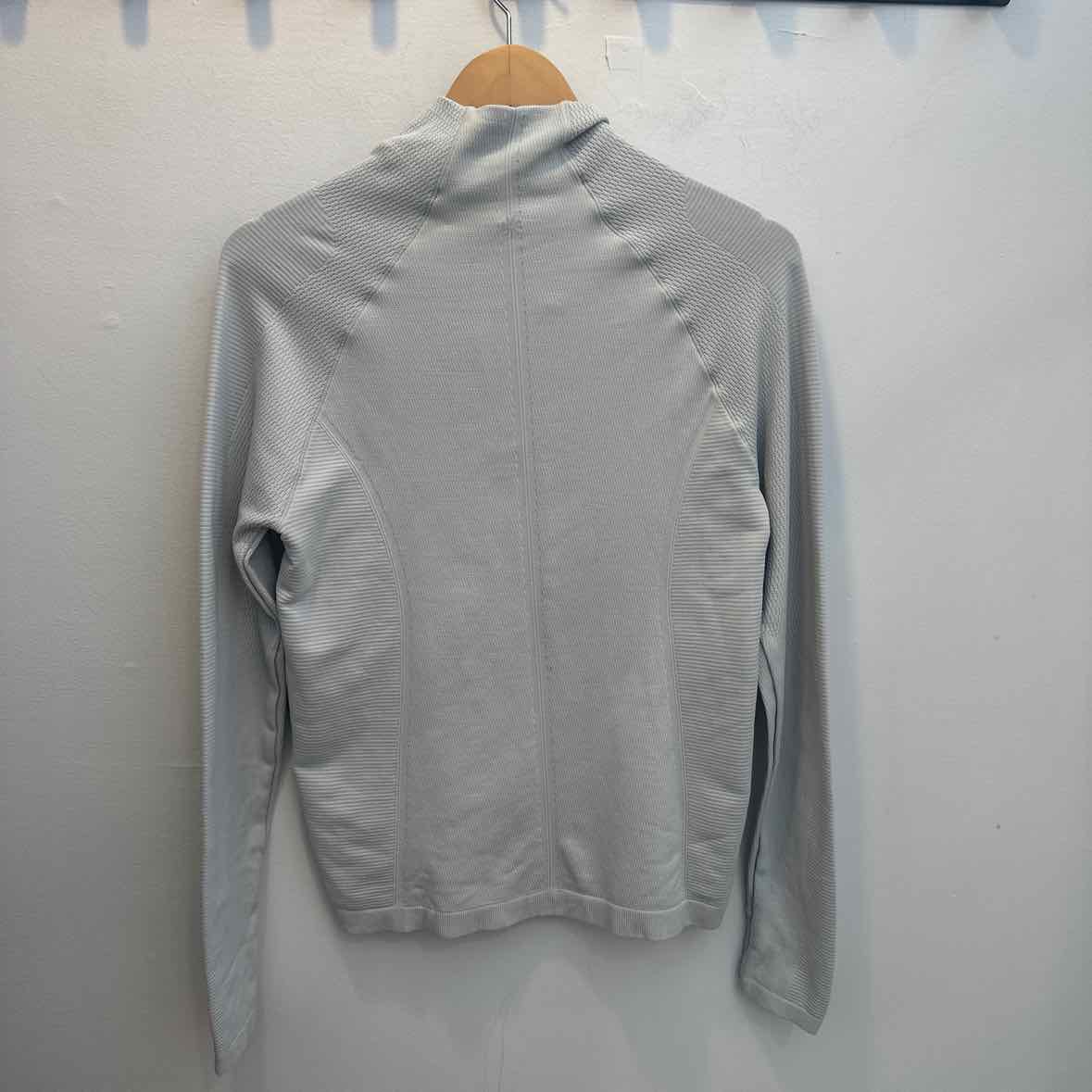 Athleta Size Medium Shirt