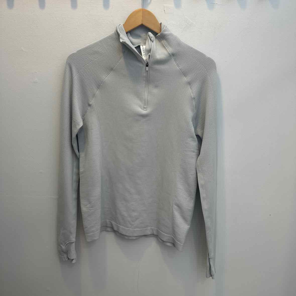 Athleta Size Medium Shirt