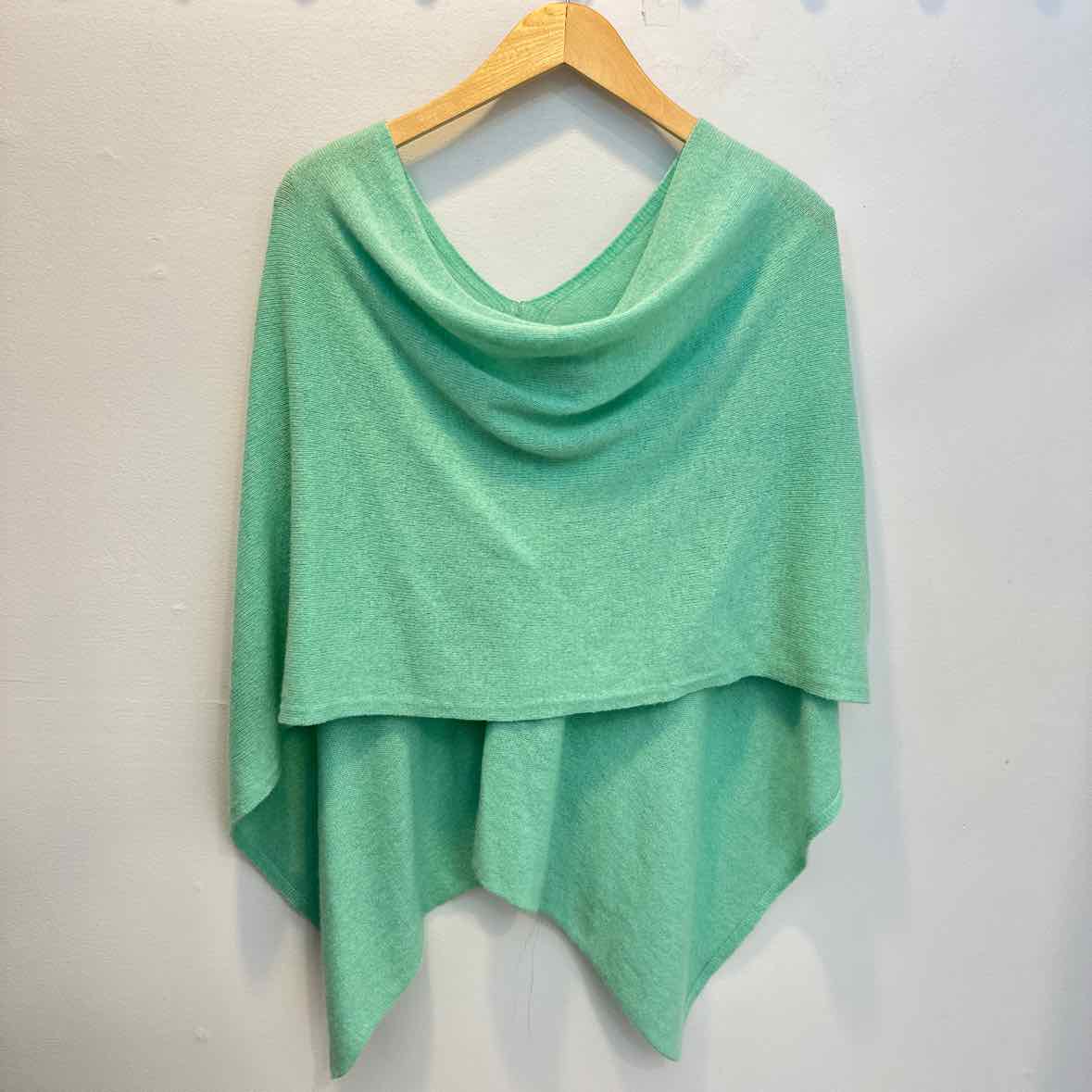 Claudia Nichole Size O/S Sweater
