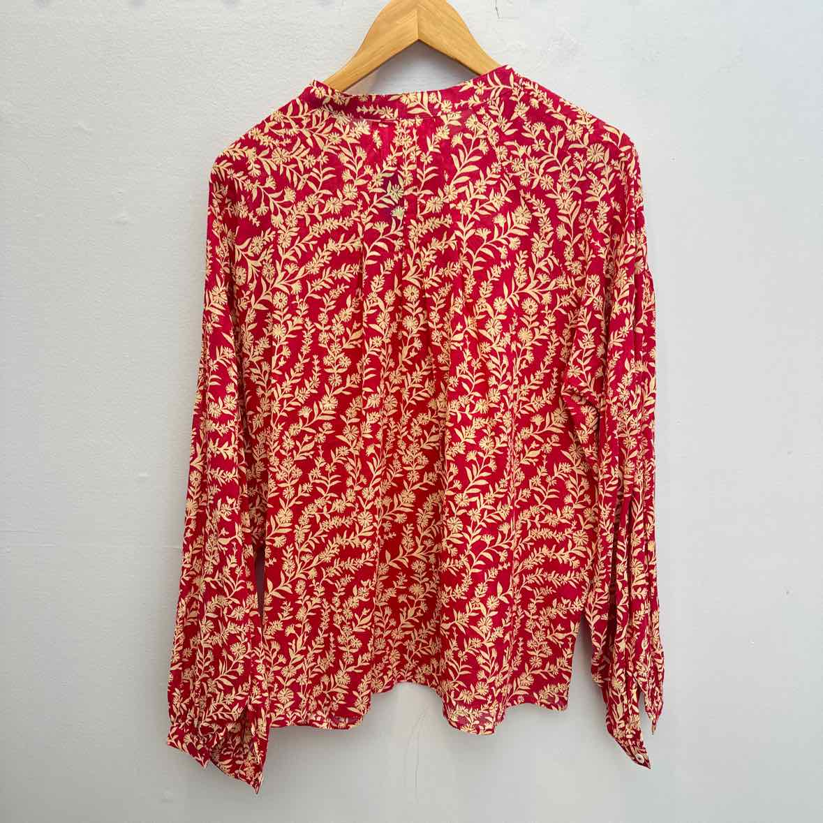 Banjanan Size Large Shirt